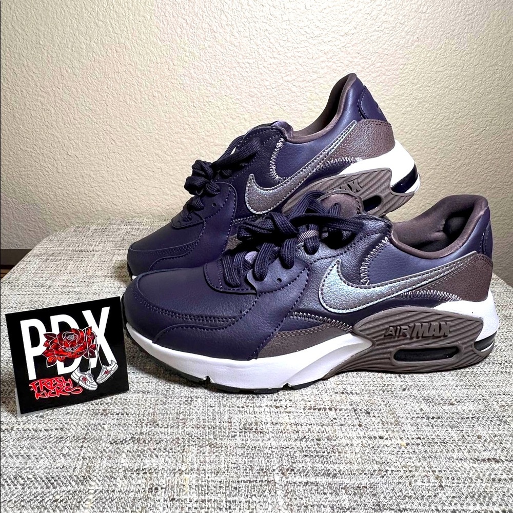 Nike Air Max Excee Lea Size 8W